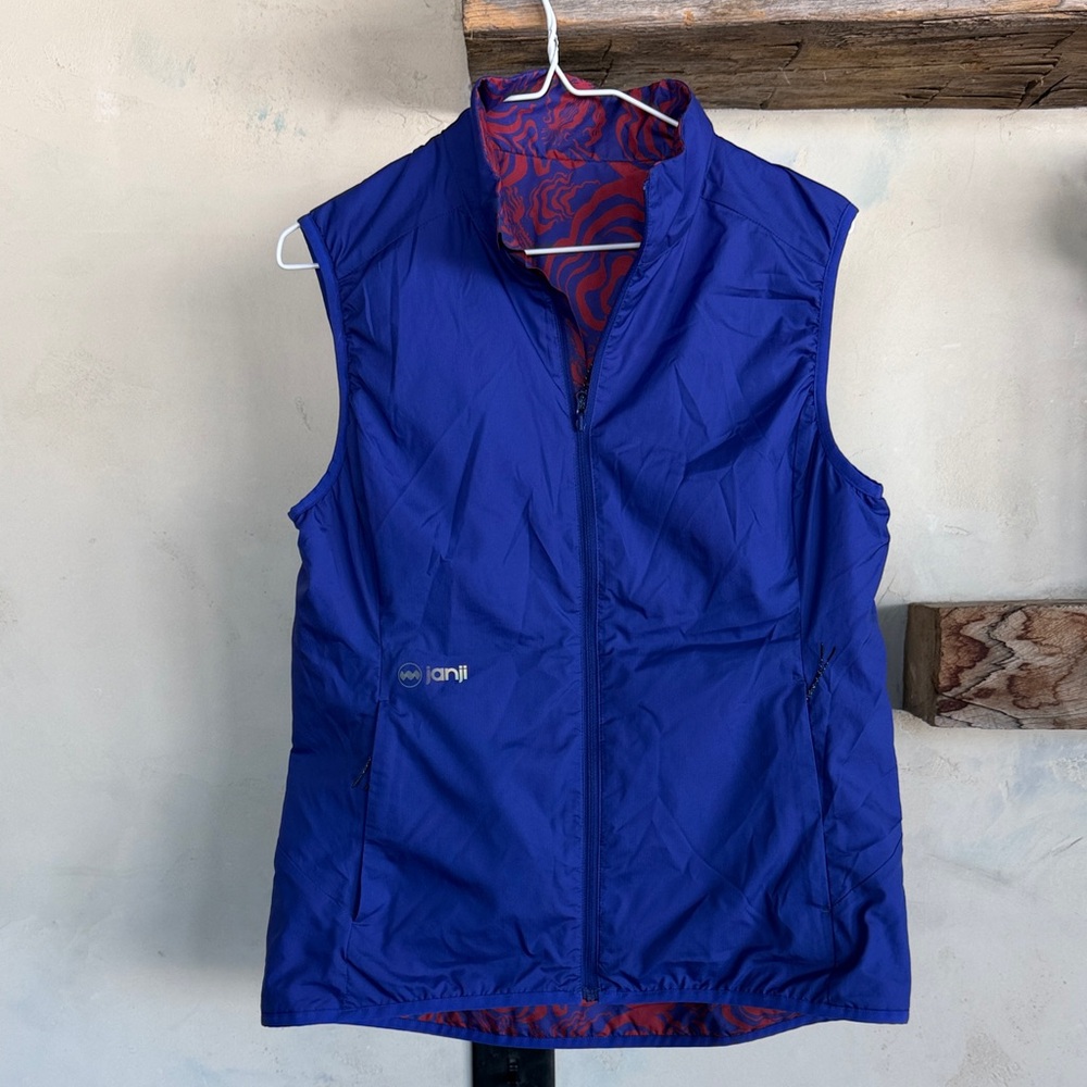 Janji Purple Thermalrunner Reversible Running Vest with Red Patterned Lining
